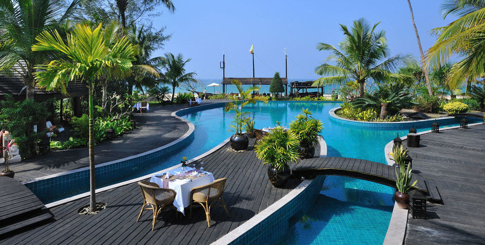 ออเรียม พาเลซ โฮเต็ล แอนด์ รีสอร์ต Hotel งาปาลิ ภายนอก รูปภาพ