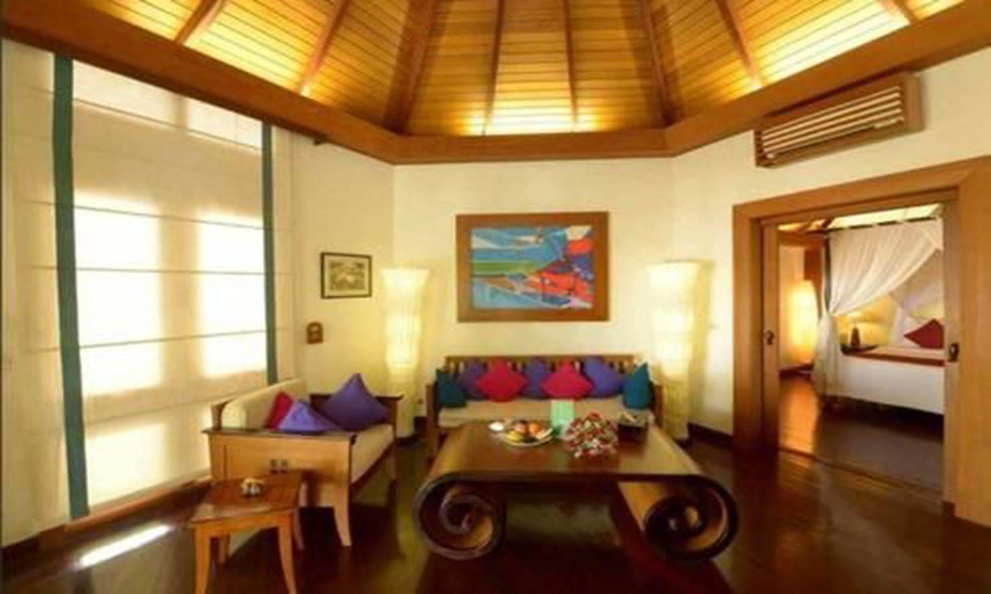 ออเรียม พาเลซ โฮเต็ล แอนด์ รีสอร์ต Hotel งาปาลิ ภายนอก รูปภาพ