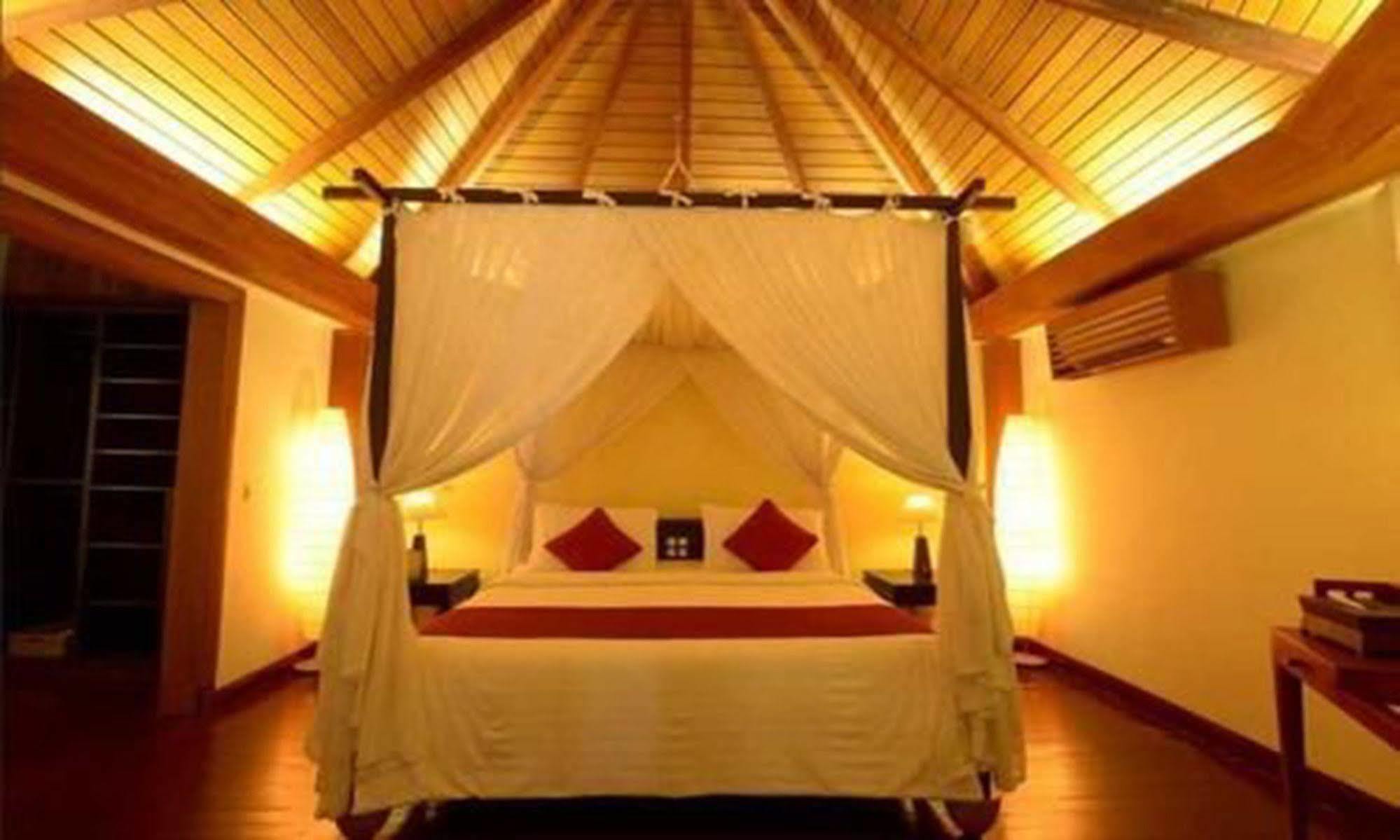 ออเรียม พาเลซ โฮเต็ล แอนด์ รีสอร์ต Hotel งาปาลิ ภายนอก รูปภาพ