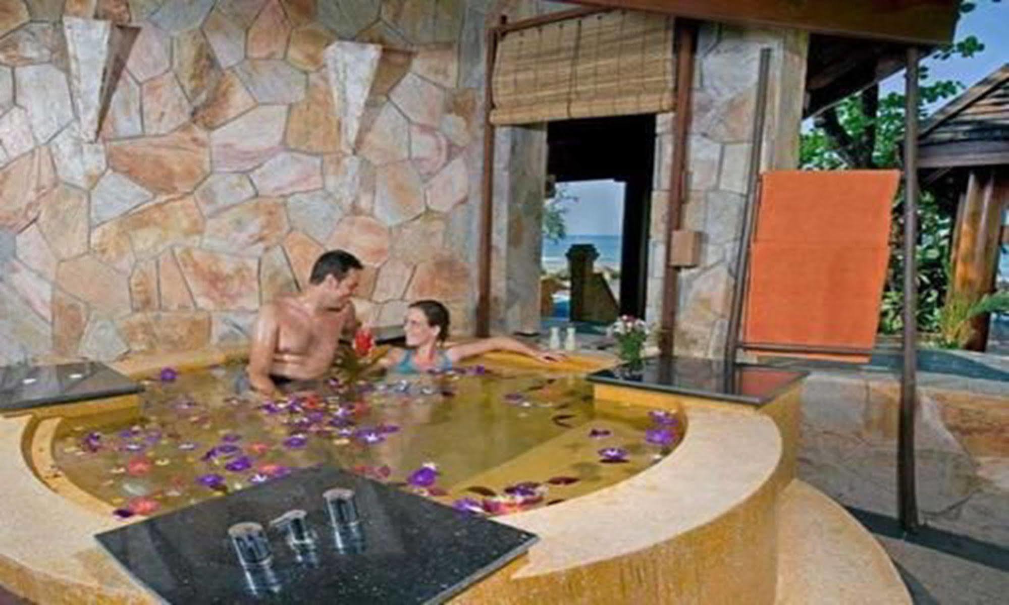 ออเรียม พาเลซ โฮเต็ล แอนด์ รีสอร์ต Hotel งาปาลิ ภายนอก รูปภาพ