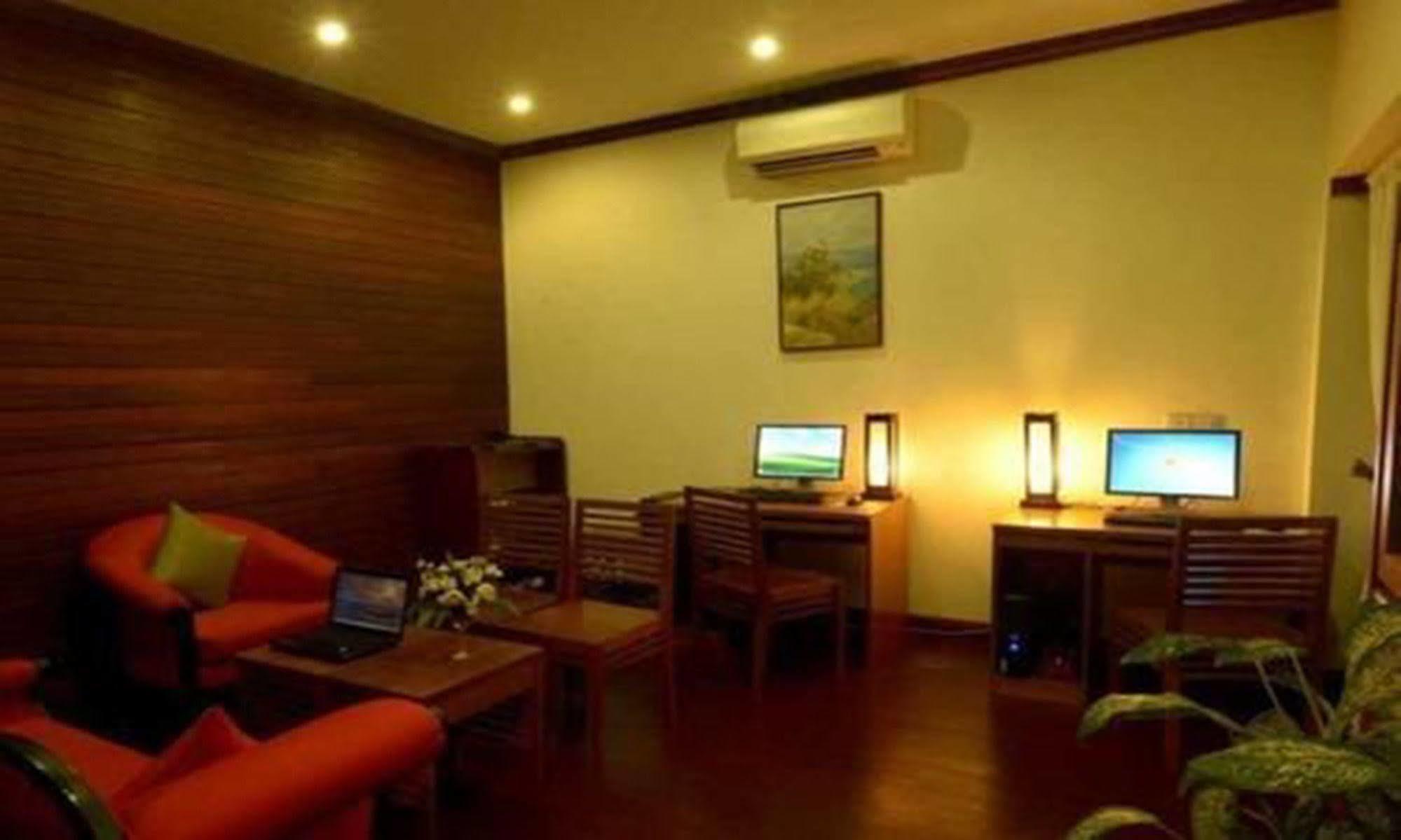 ออเรียม พาเลซ โฮเต็ล แอนด์ รีสอร์ต Hotel งาปาลิ ภายนอก รูปภาพ