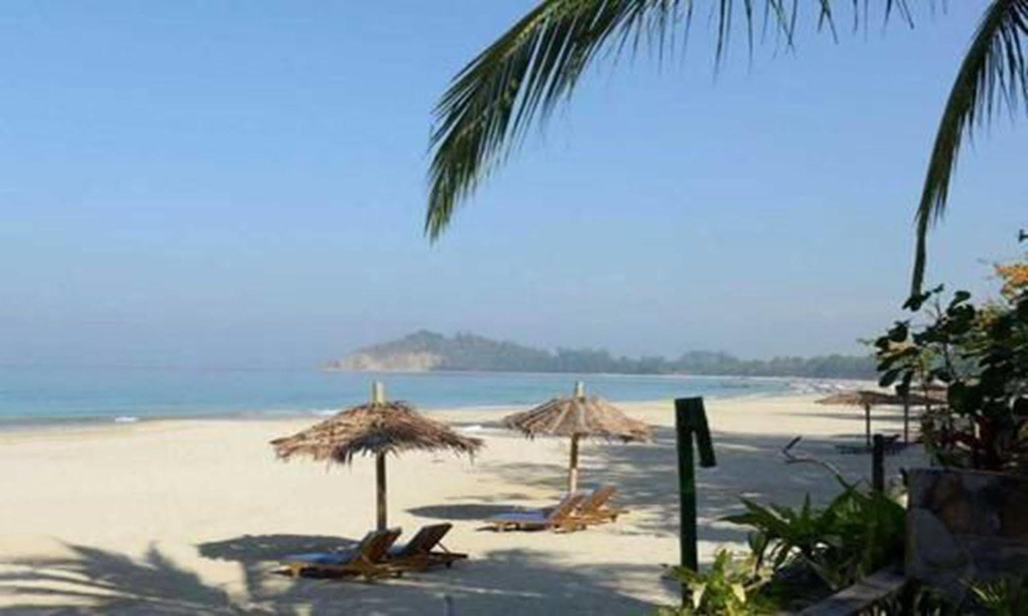 ออเรียม พาเลซ โฮเต็ล แอนด์ รีสอร์ต Hotel งาปาลิ ภายนอก รูปภาพ