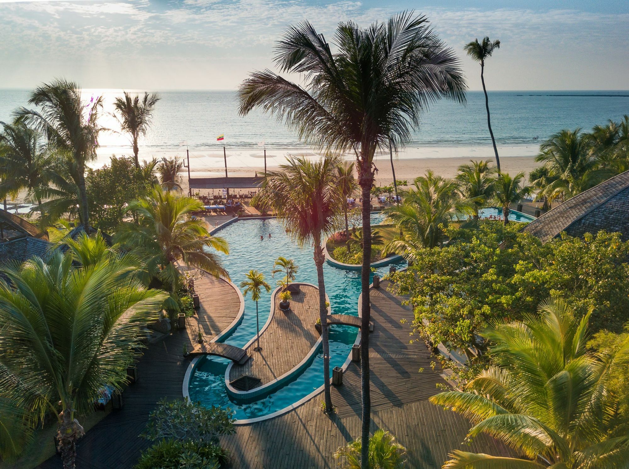 ออเรียม พาเลซ โฮเต็ล แอนด์ รีสอร์ต Hotel งาปาลิ ภายนอก รูปภาพ