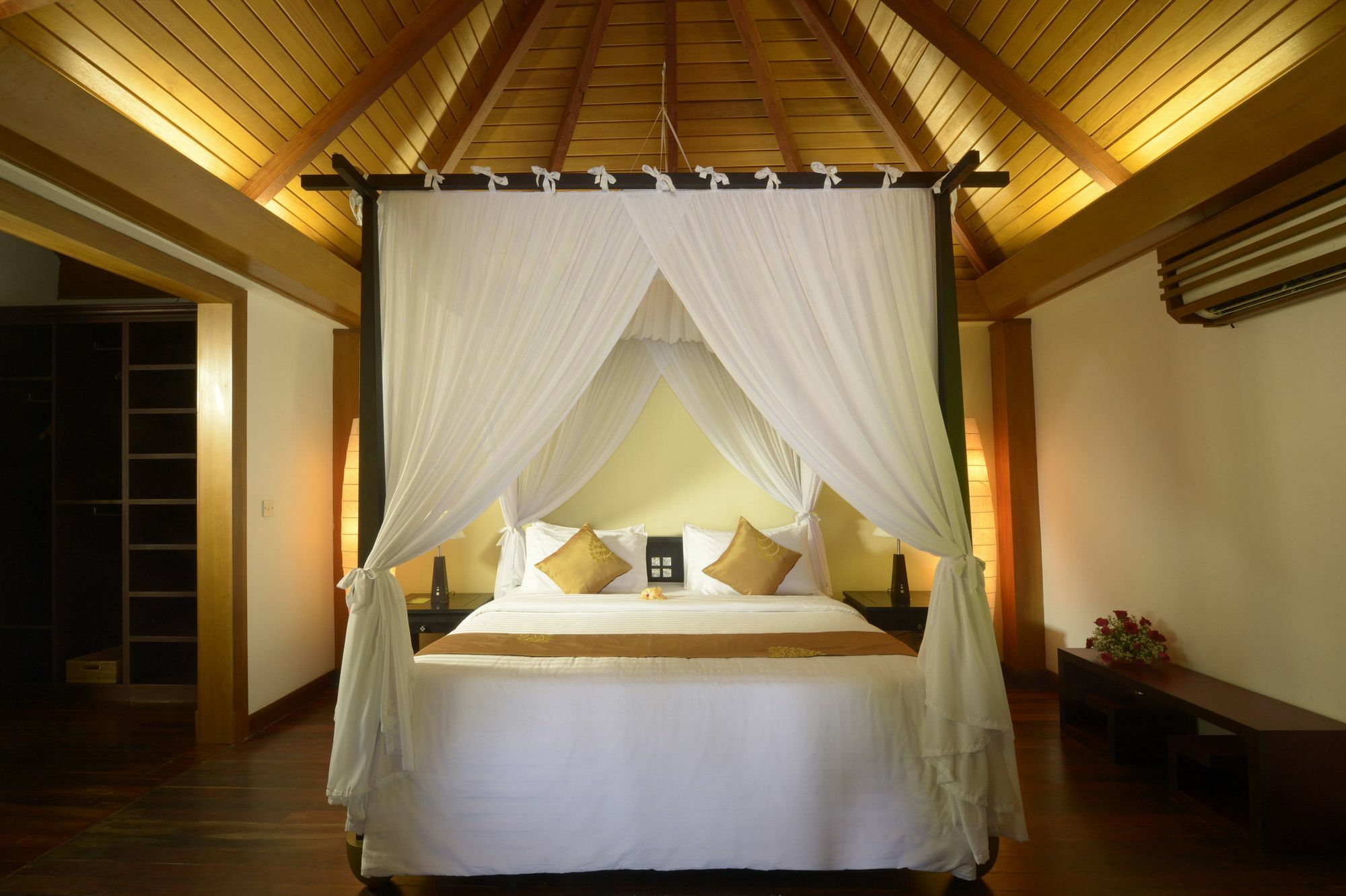 ออเรียม พาเลซ โฮเต็ล แอนด์ รีสอร์ต Hotel งาปาลิ ภายนอก รูปภาพ